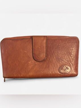 Buxton Vintage Women's Top Grain Cowhide Light Brown Leather Wallet 7.5" X 4"